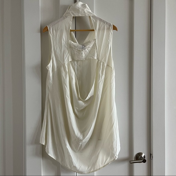 White / Off-white Flowy tunic drapey sleeveless blouse - Picture 5 of 9